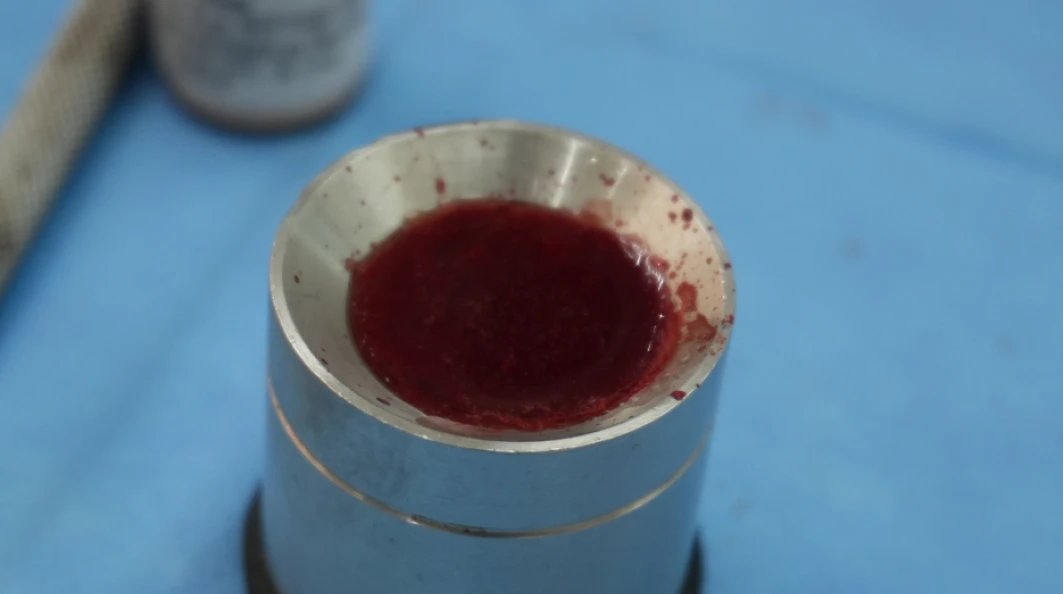 Biomaterial para enxerto ósseo embebido em sangue medular mandibular rico em células-tronco, preparado durante procedimento com o Método TCO no Hospital do Enxerto Ósseo
